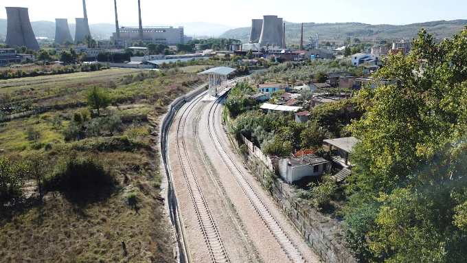 Linja hekurudhore Fier-Vlore drejt perfundimit: Do perdoret per transport nafte